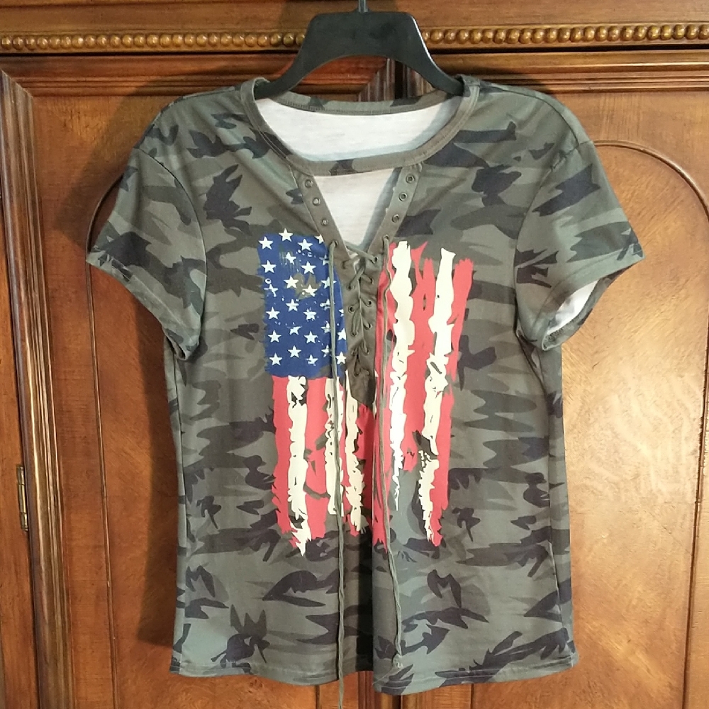 🤩 Bundle 3 $15 Ladies American Flag Camo V Neck with cleavage adjustment size S